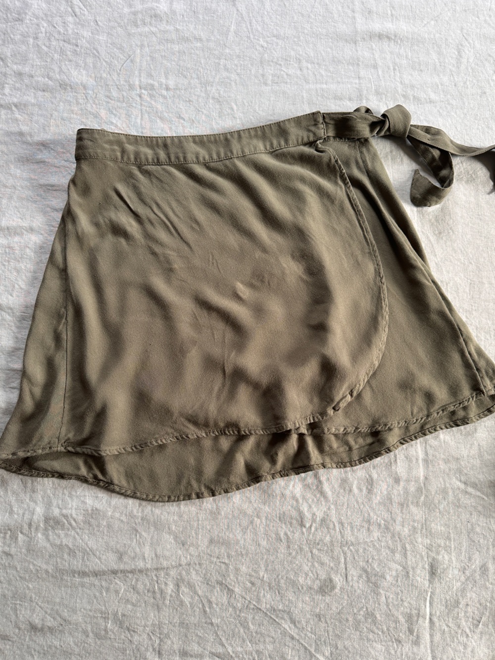 AMERICAN EAGLE Silky & Flowy Mini Wrap Skirt Olive Green | M